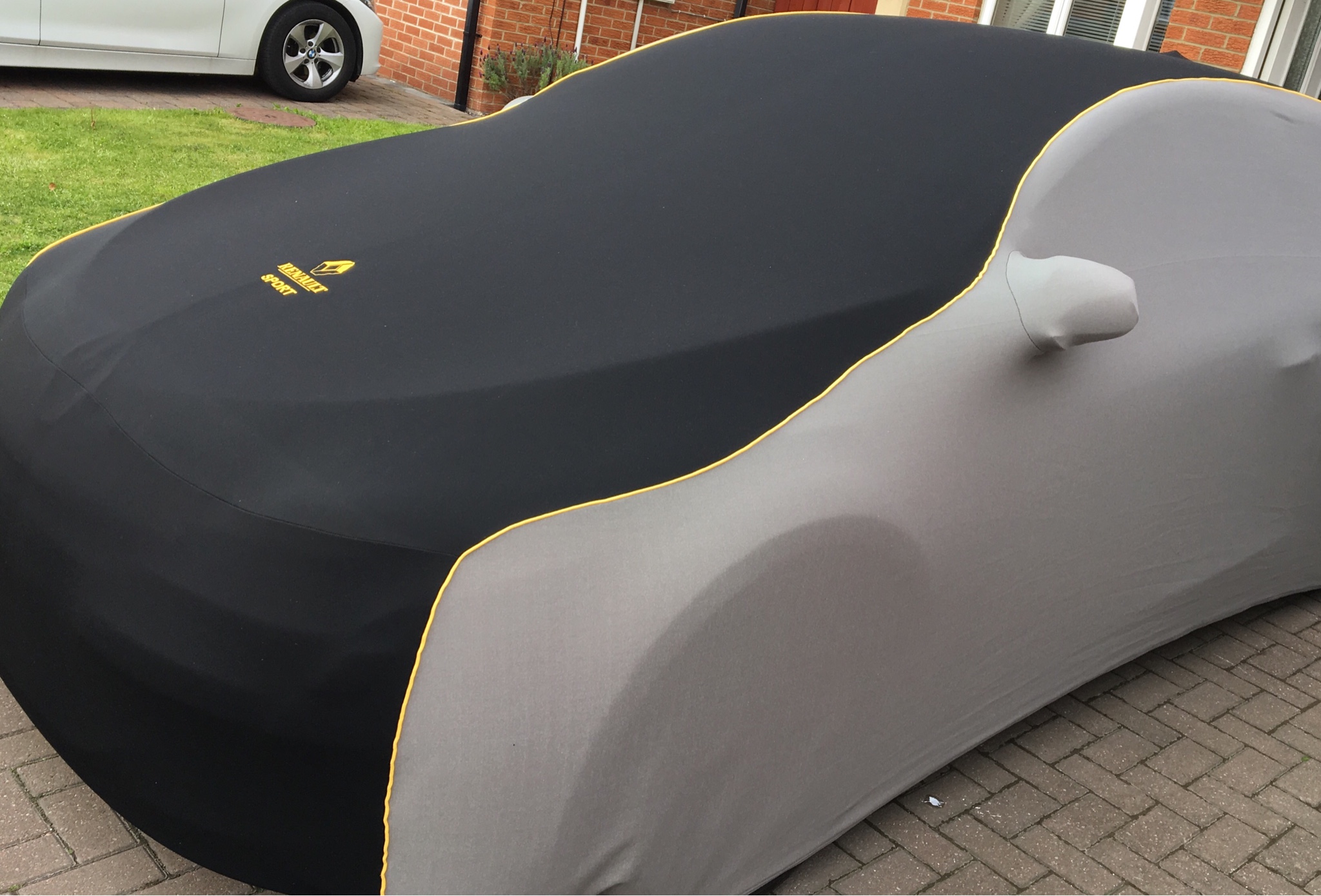 Custom Car Cover for Renault. Made to measure car cover